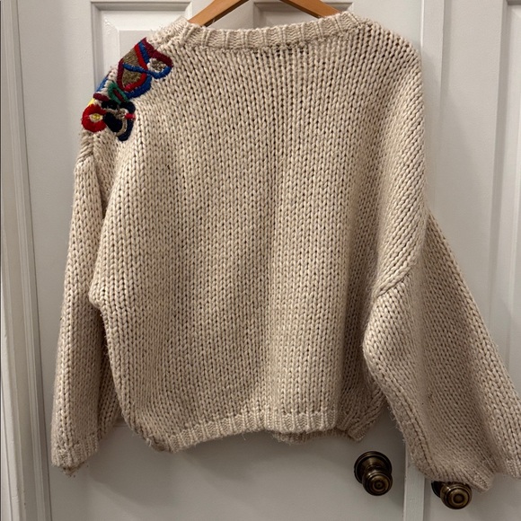 Zara Beige Sweater with Colorful Embroidery - Picture 4 of 4